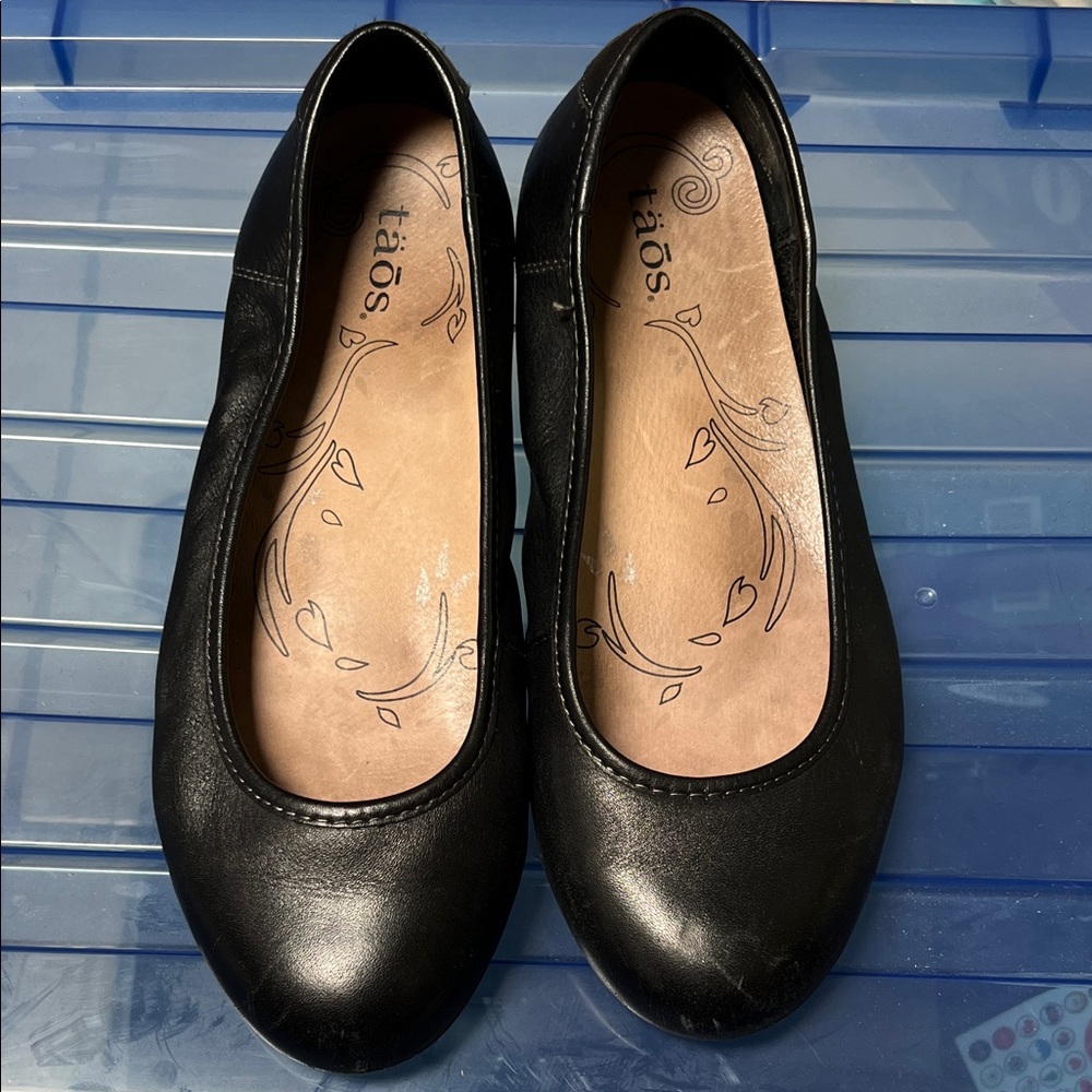 Taos Rascal Black Leather Flats